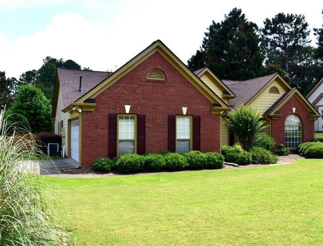 Building Photo - 450 Running Fawn Dr