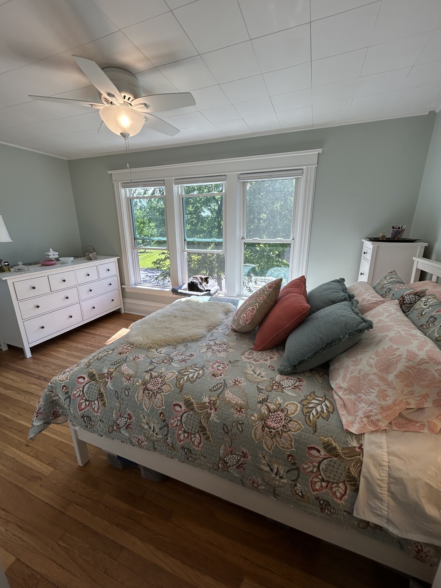 big bedroom - 617 Delles Rd