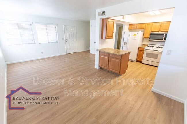 Building Photo - 303 N Miller Rd