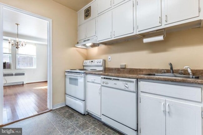 Building Photo - Spacious Tuscany/Canterbury 1bd/1ba Condo with W/D! Available 8/14
