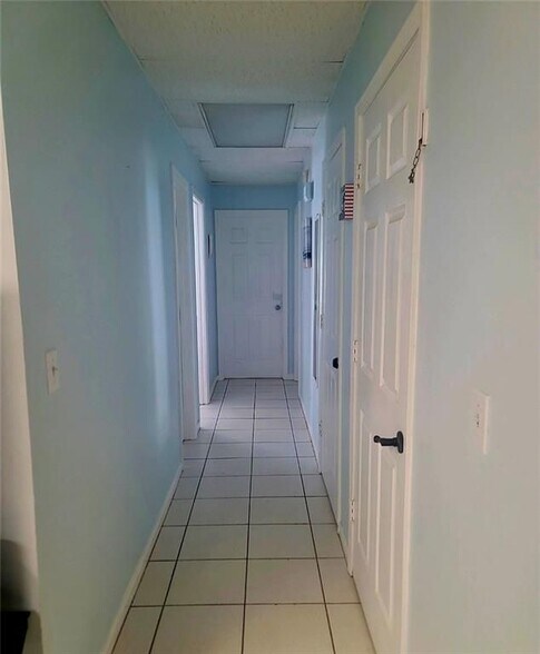 Building Photo - 5041 Blackberry Ln