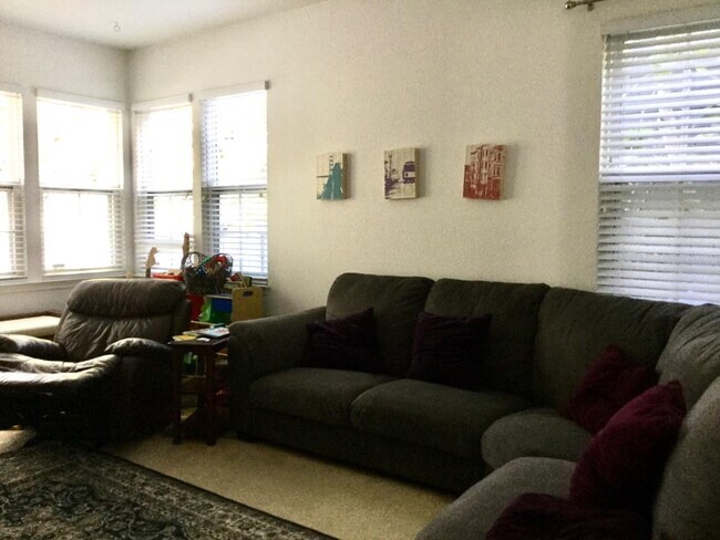 Building Photo - 6 Dockside Cir