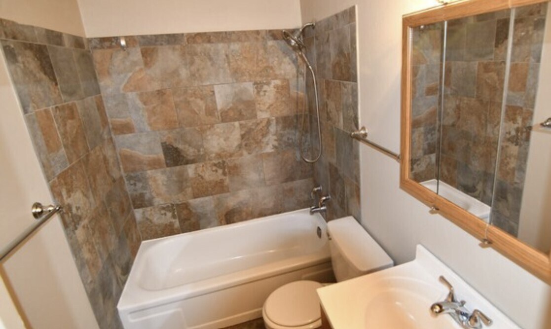 Building Photo - 4587 Yvonne Dr