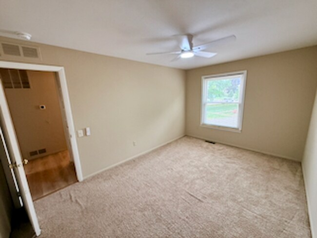 Building Photo - 2802 Stoney Ridge Dr