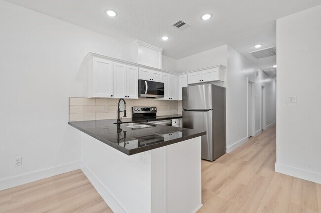 Building Photo - 8410 Sunnyhill St