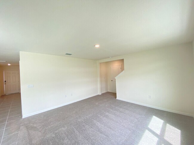 Building Photo - Avalon Woods 4/3/2 ***WON'T LAST***