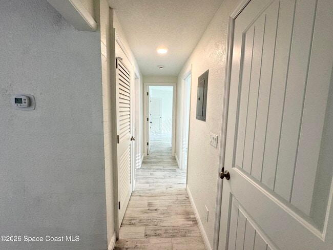 Building Photo - 249 Palm Ln