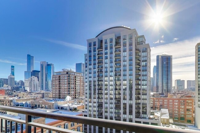 Building Photo - 451 W Huron St