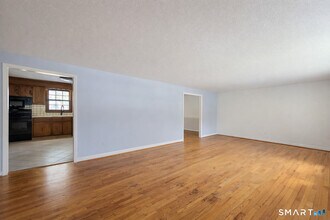 Building Photo - 12 Hilltop Dr