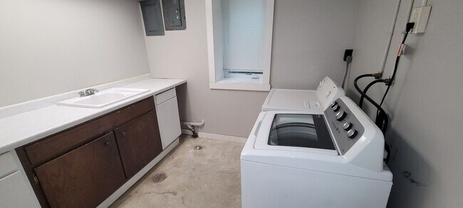 Building Photo - 2403 Calihan Ave NE