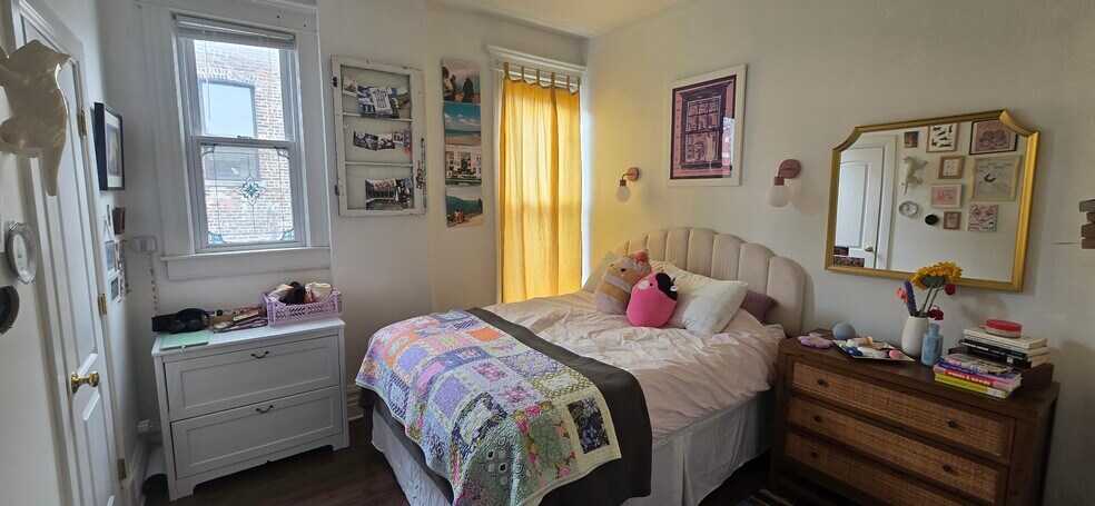 Building Photo - 2015 W Saint Paul Ave