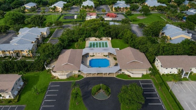 Building Photo - 306 Circle Dr S