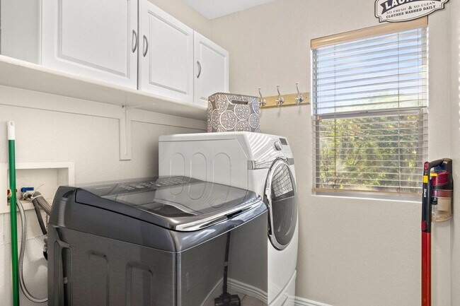 Building Photo - 4111 S Dewdrop Ct