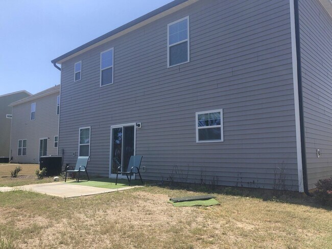 Building Photo - 502 Geranium St