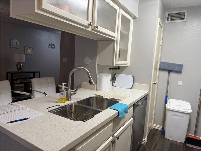 Building Photo - 2120 El Paseo St