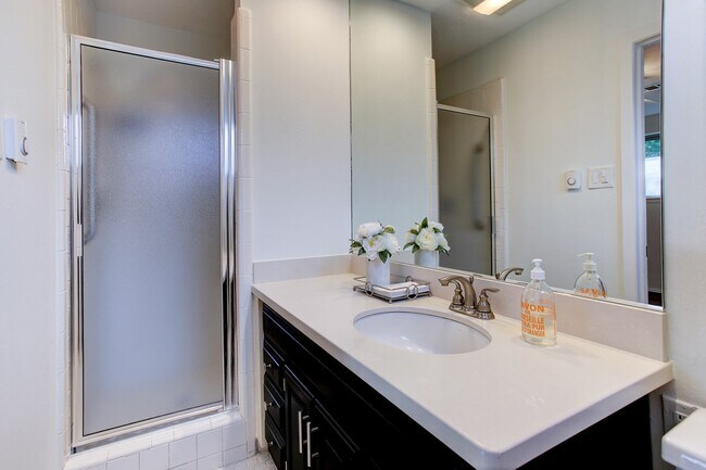 Building Photo - 10810 Ashcroft Dr