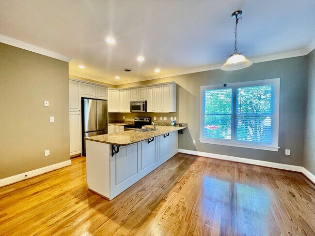 Building Photo - 3 Bedroom 2.5 Bath in the Vista