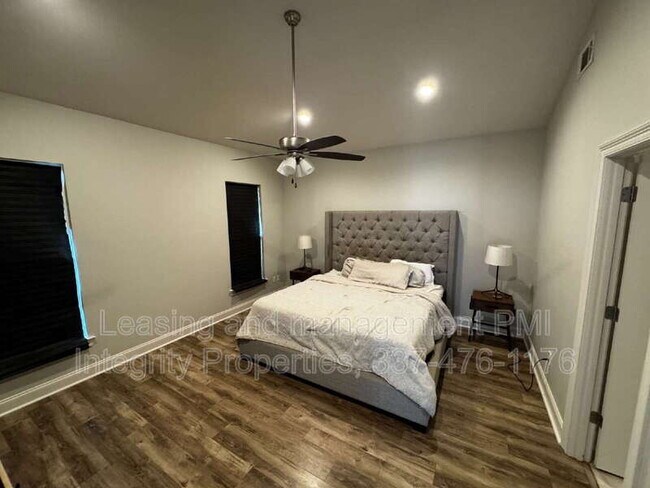 Building Photo - 200 Tennyson Dr