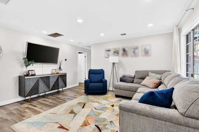 Building Photo - 6257 Bluebell Ave