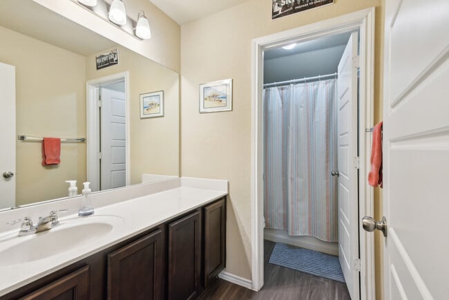 Building Photo - 513 Chelson Hunt