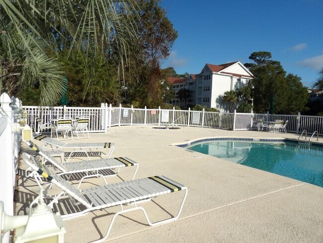 Building Photo - 4622 Greenbriar Dr