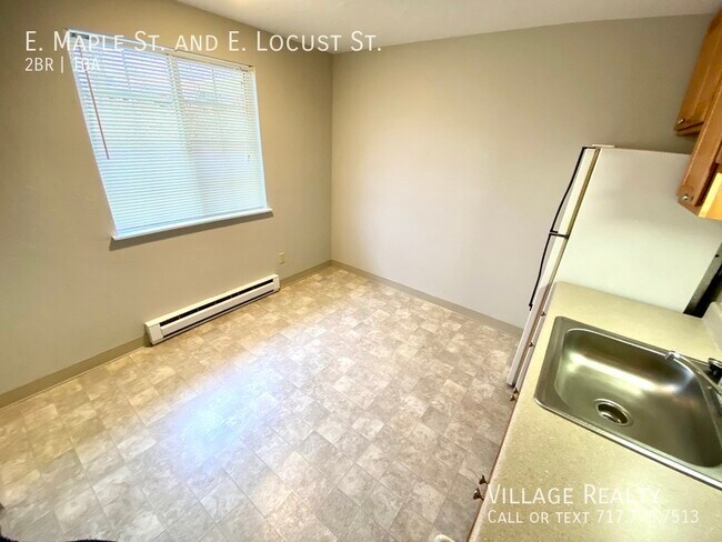 Building Photo - 361 E Maple St
