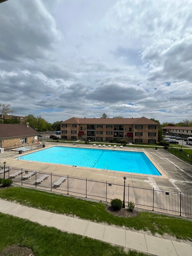 Building Photo - 1728 Fayette Walk