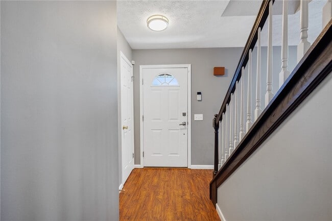 Building Photo - 40 Alverstone Way