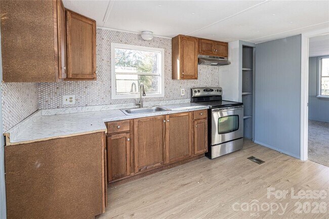 Building Photo - 126 Poe Dr