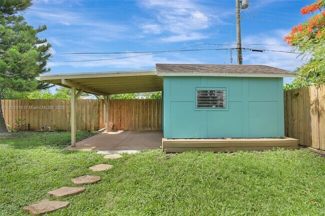 Building Photo - 320 NW 51st Ct