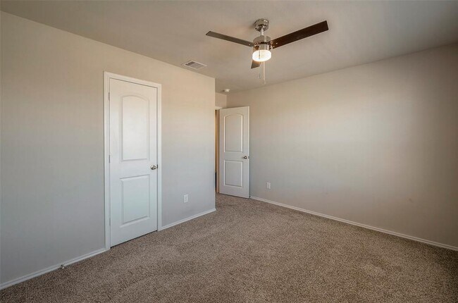 Building Photo - 2318 Georgina Falls Dr
