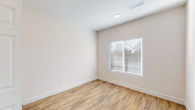 Building Photo - 15608 E 21st Ct N