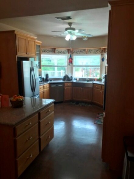 Building Photo - 1055 Tishlini Ln