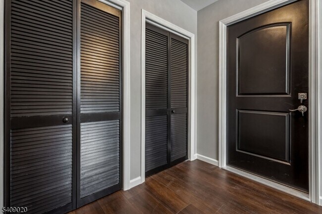 Building Photo - 268 Morris Ave