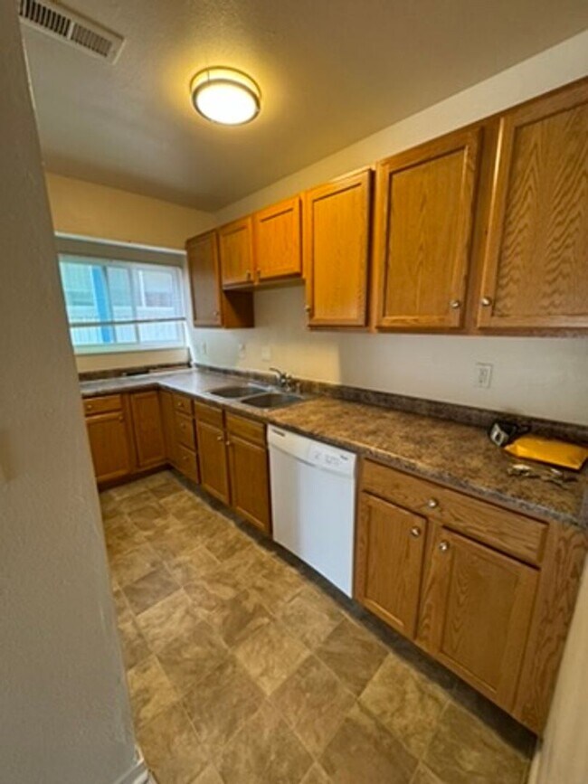 Building Photo - 995 Holli Springs Ln