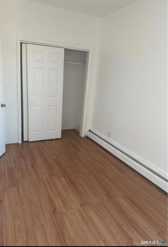 Building Photo - 144 Putnam St
