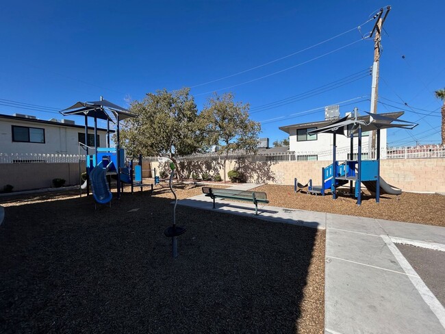 Building Photo - COMPLETED REMODELED 3 BEDROOM, SINGLE STOR...