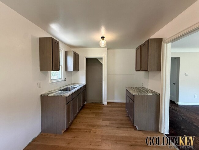 Building Photo - Charming 3 Bed 1 Bath on Detroit’s Eastside!