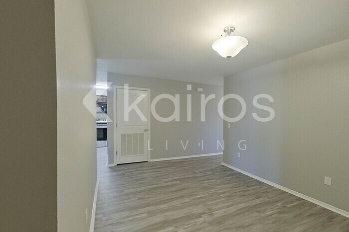 Building Photo - 5002 Thomas St