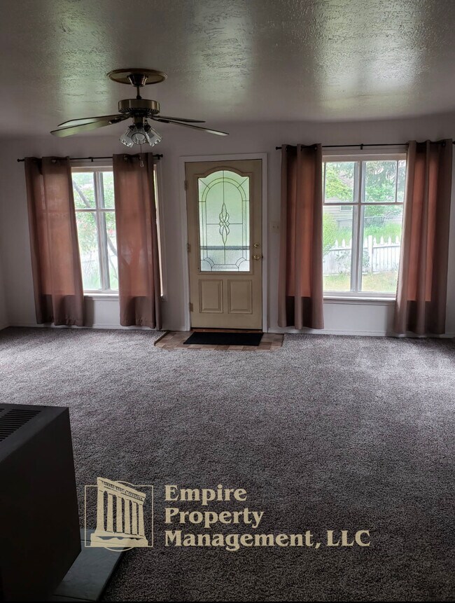 Building Photo - 1779 SE Giles St