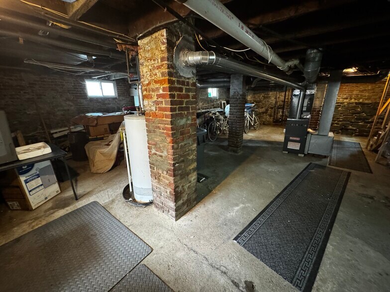 Building Photo - 374 Highland Ave
