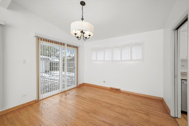 Building Photo - 400 Locust Rd