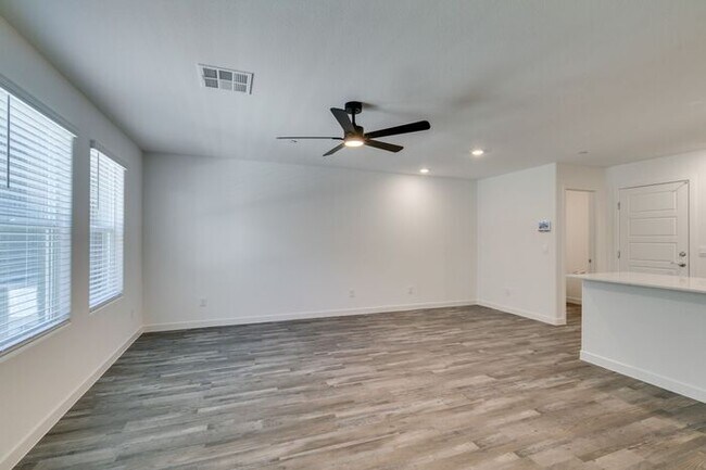 Building Photo - Beautiful New 3 Bed / 2.5 Bath Townhome 89178