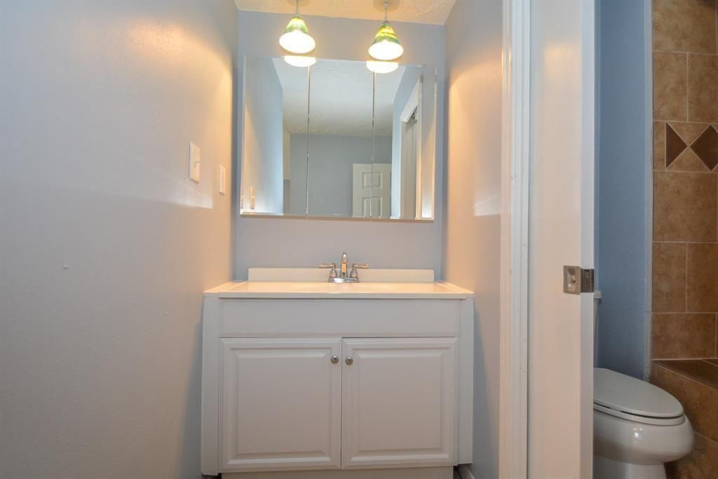 Building Photo - 22722 Fincastle Dr