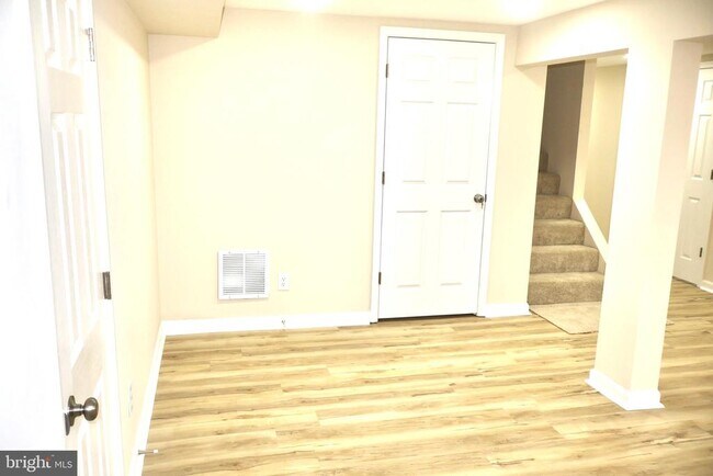 Building Photo - 147 Deacon Rd