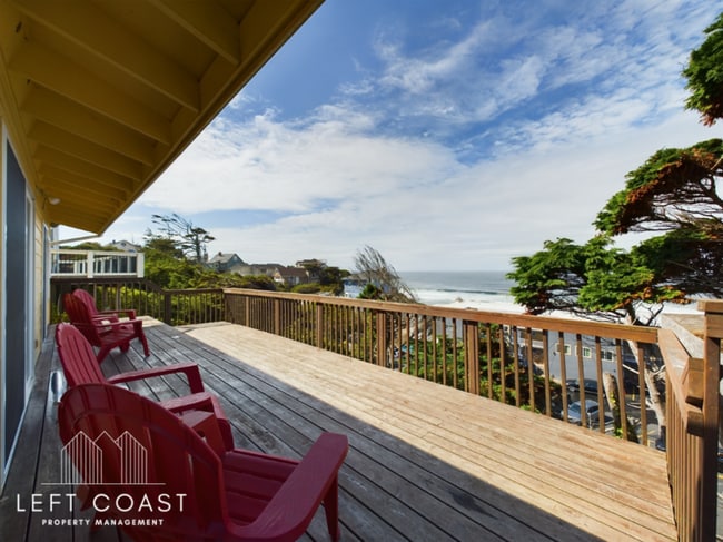 Building Photo - 1033 NW Inlet Ave