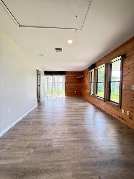 Building Photo - 1626 SW Buffum Ln