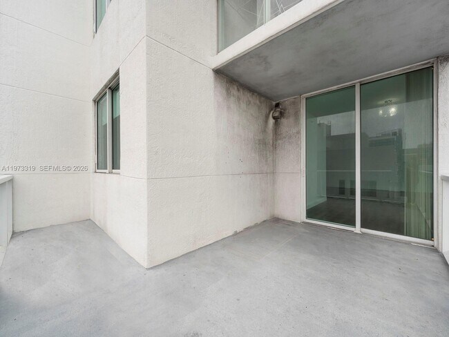 Building Photo - 253 NE 2nd St