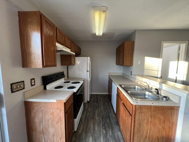 Building Photo - 5908 Greengate Dr