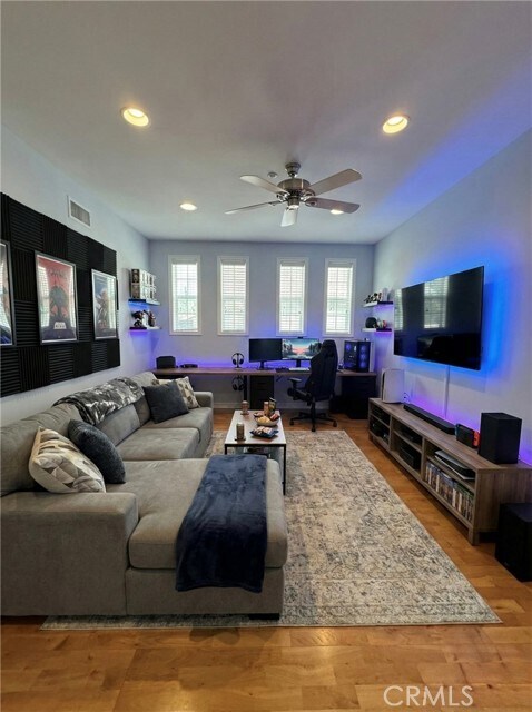 Building Photo - 3 New Dawn